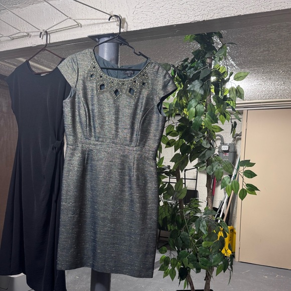 T Tahari Dresses & Skirts - Elegant Green and Metallic Dress